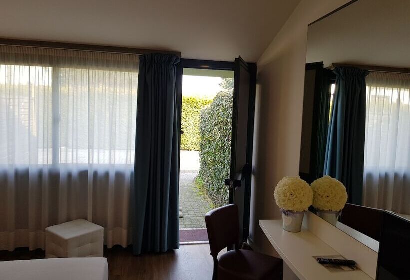 Номер Deluxe, Green Hotel Motel