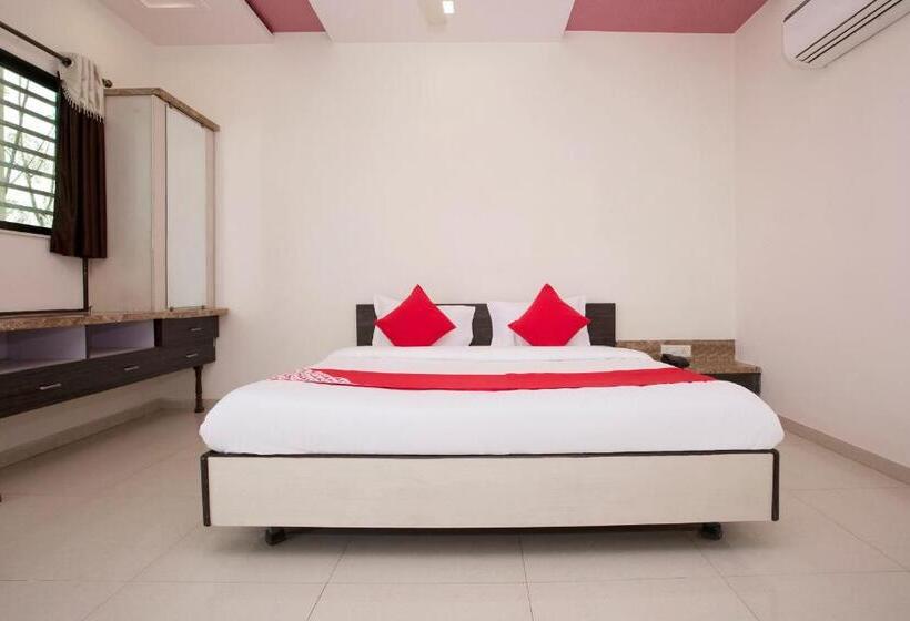 חדר קלאסי לשלושה, O Capital O Sai Icon Residency