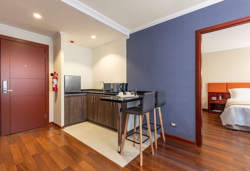 سوئیت پریمیوم, Nobile Hotel Estación Central