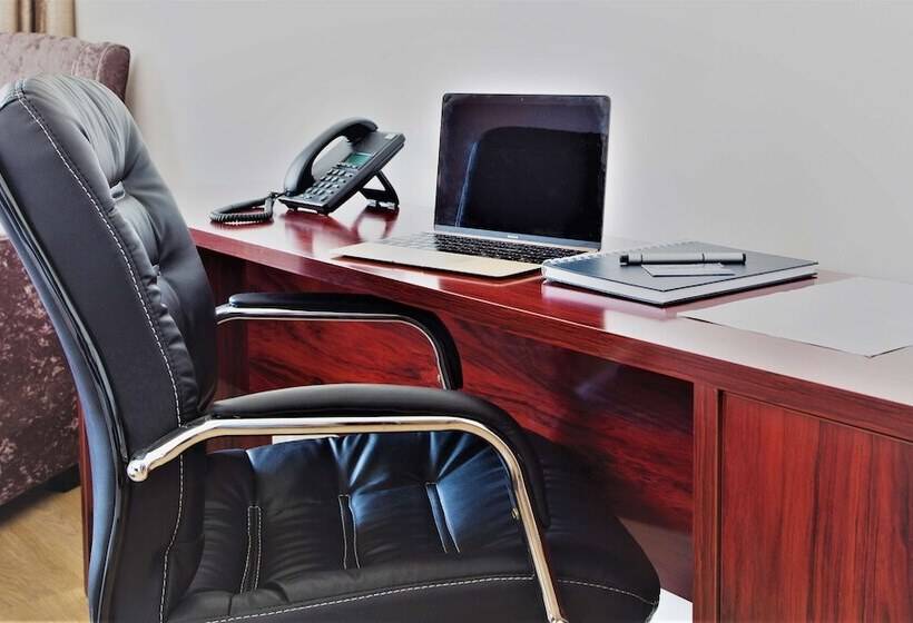 سوئیت پریمیوم, Nobile Hotel Estación Central