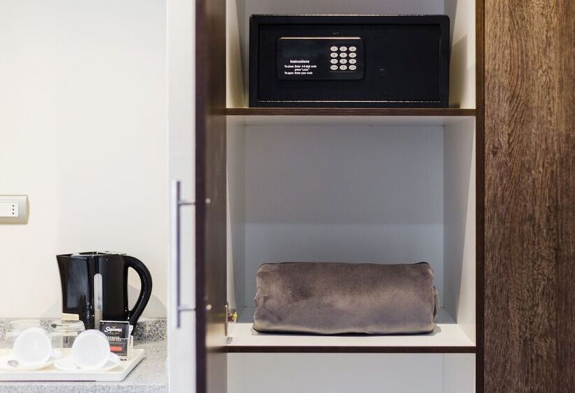 سوئیت پریمیوم, Nobile Hotel Estación Central