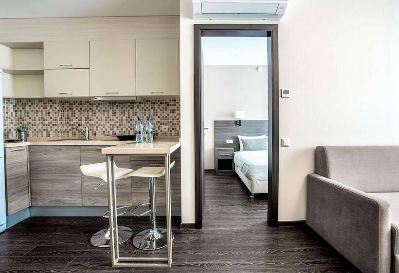 اتاق کلاس بیزنس, Ramada Hotel & Suites By Wyndham Novosibirsk Zhukovka