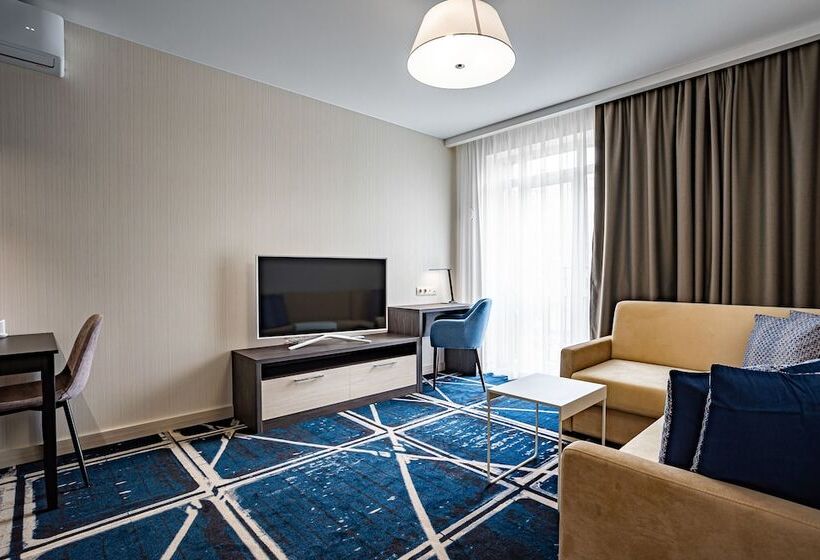 سوییت, Ramada Hotel & Suites By Wyndham Novosibirsk Zhukovka