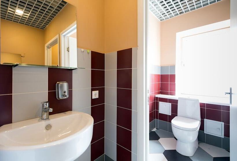 Семейный Номер Совместный Санузел, Makarov Hostel