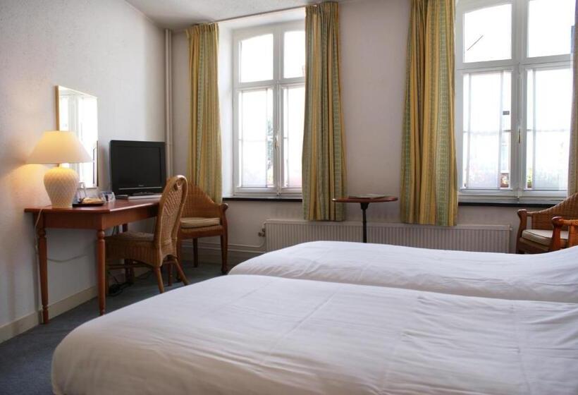 اتاق استاندارد سه نفره, Fletcher Hotel La Ville Blanche
