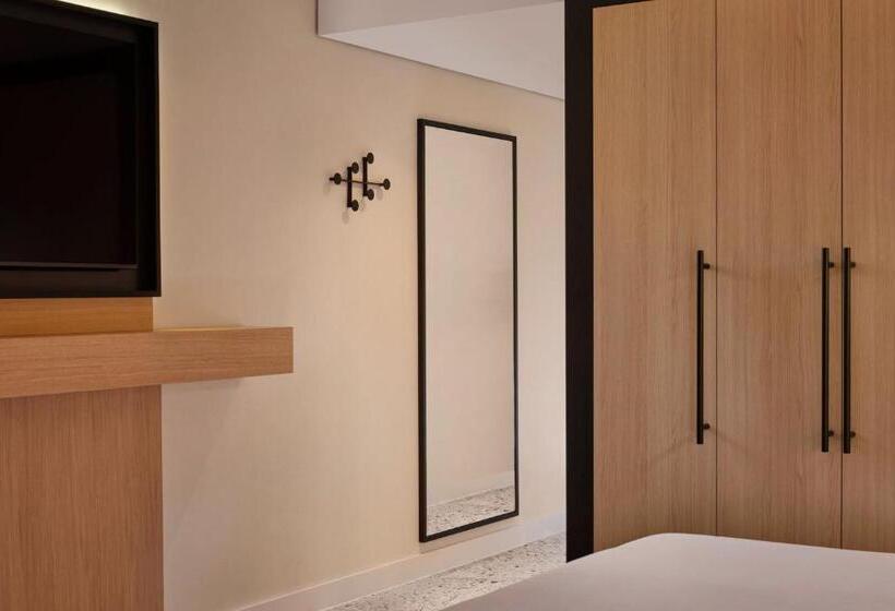 Deluxe Room, Sheraton Amsterdam Airport Hotel And Conference Center