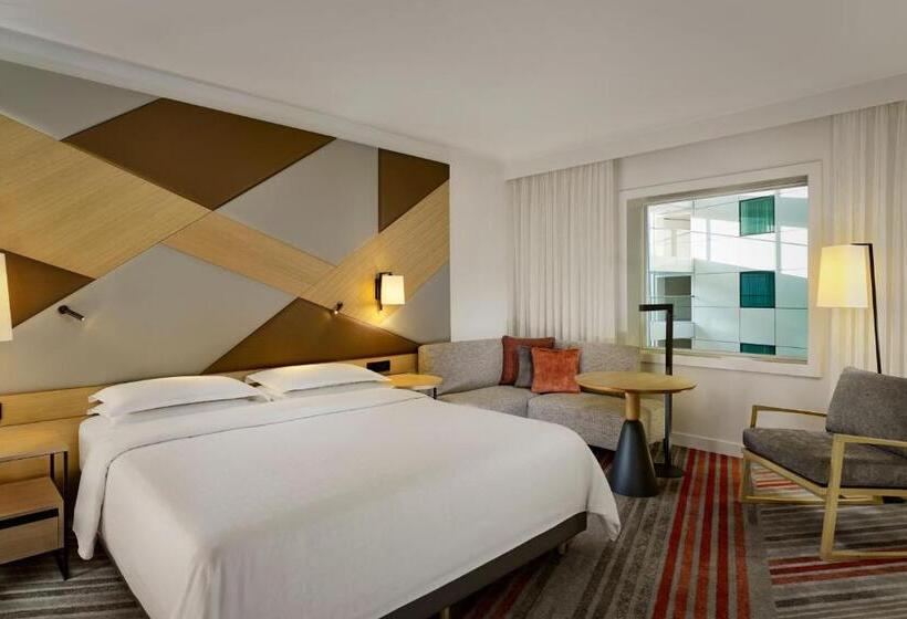 Deluxe Room King Size Bed, Sheraton Amsterdam Airport Hotel And Conference Center