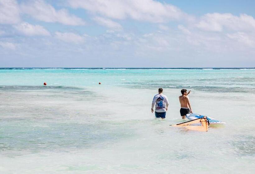 اتاق خانوادگی با چشم‌انداز دریا, Sorobon Luxury Beach Resort