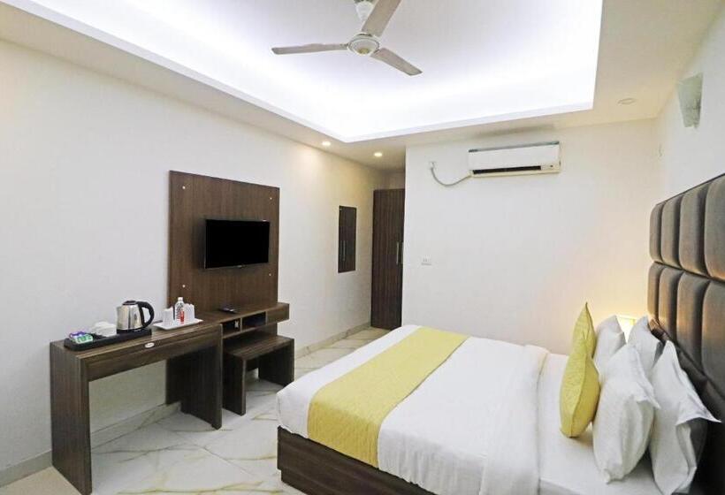 Quarto Deluxe, Mayda Prime Near Delhi Airport