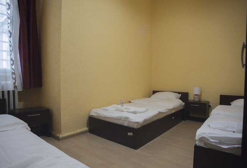 Номер Стандарт Трехместный, Serdika Rooms