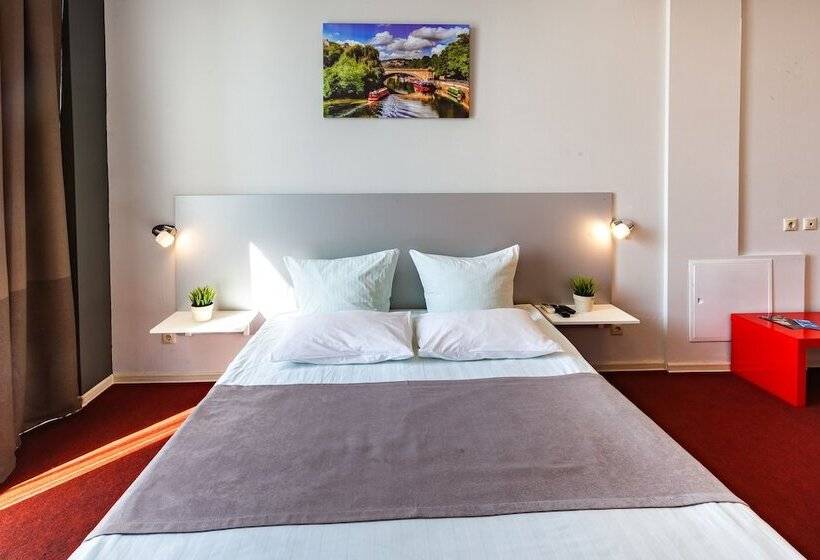 اتاق استاندارد یک نفره, England Hotel Tyumen Centre