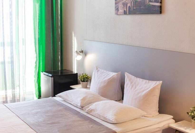 اتاق استاندارد یک نفره, England Hotel Tyumen Centre