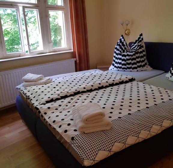 Номер Economy, Parkschlösschen In Greiz