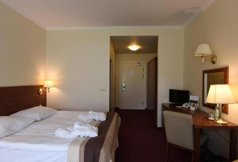 اتاق راحتی سه تخته, Willa Alexander Resort & Spa   Caloroczny Kryty Basen