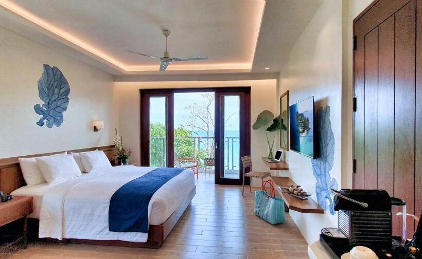 스위트 킹사이즈 침대, Discovery Coron Formerly Club Paradise Palawan