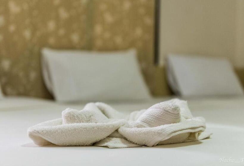 Четырехместный Номер Стандарт, Coco S Guesthouse