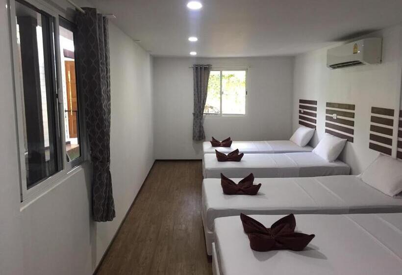 Четырехместный Номер Стандарт, Coco S Guesthouse