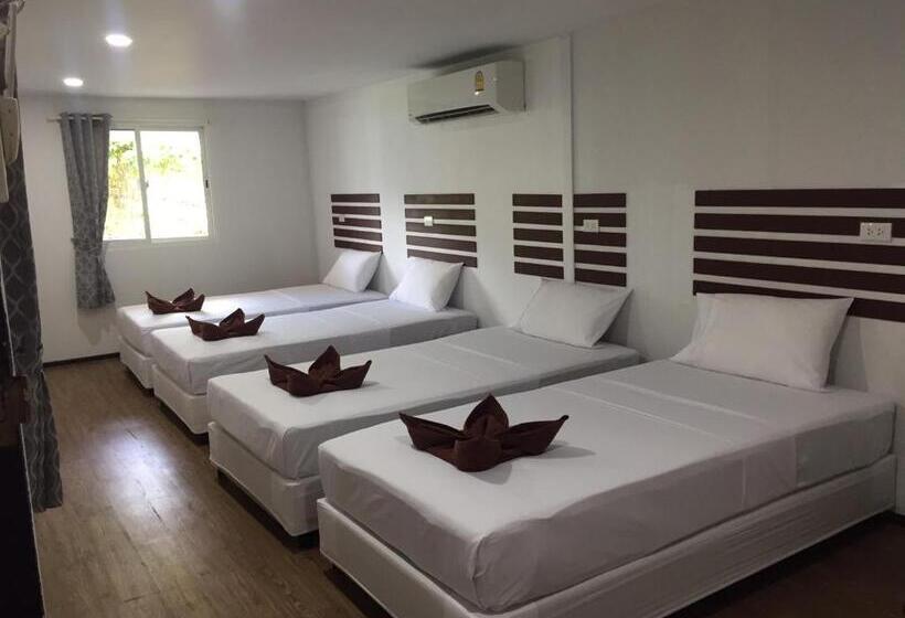 Четырехместный Номер Стандарт, Coco S Guesthouse