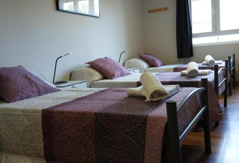 Трехместный Номер Стандарт Совместная Ванная, Alma Del Camino   Rooms & Albergue   Hostel