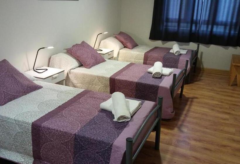Четырехместный номер эконом класса с общей ванной комнатой, Alma Del Camino   Rooms & Albergue   Hostel