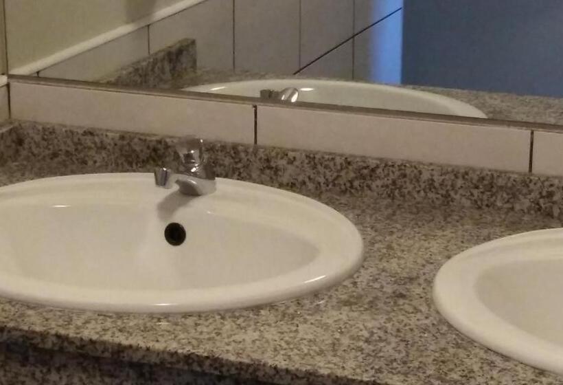 Четырехместный номер эконом класса с общей ванной комнатой, Alma Del Camino   Rooms & Albergue   Hostel