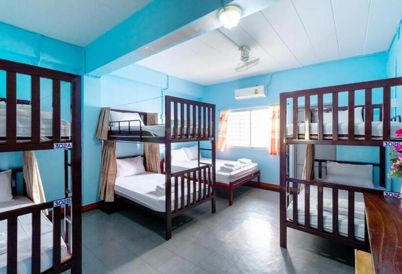 디럭스 룸 킹사이즈 침대, Hatyai Dee Hostel