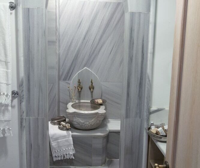 Suite, Empress Zoe