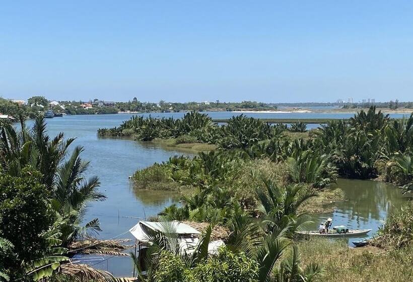 سوئیت با چشم‌انداز رودخانه, The Quin Riverside Villa