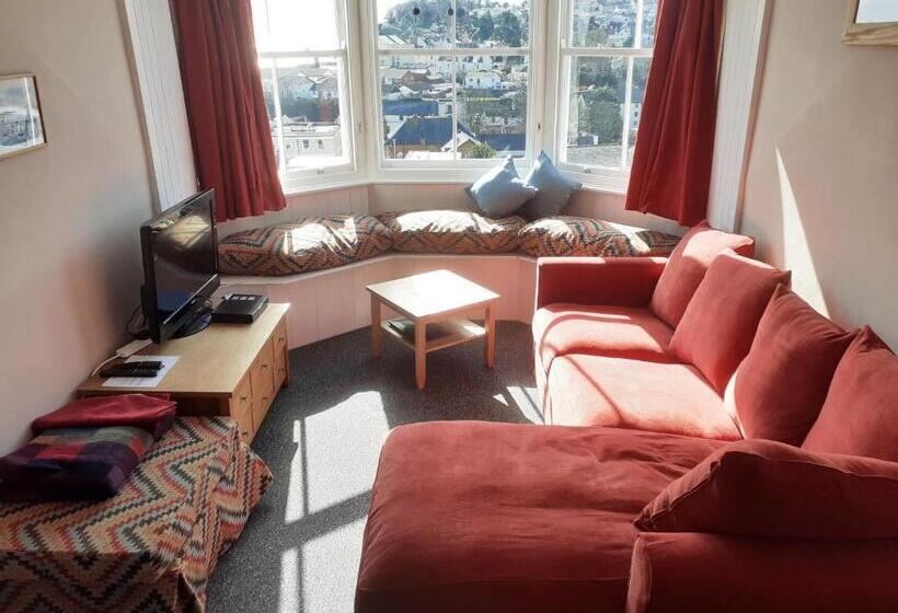 2 Bedrooms Suite Sea View, Lammas Park House