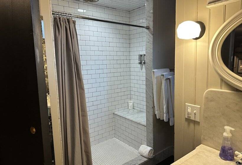 Номер Стандарт, Innbuffalo Off Elmwood