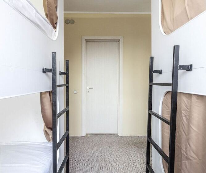سرير فى غرفة مشتركه, Hi Hostel