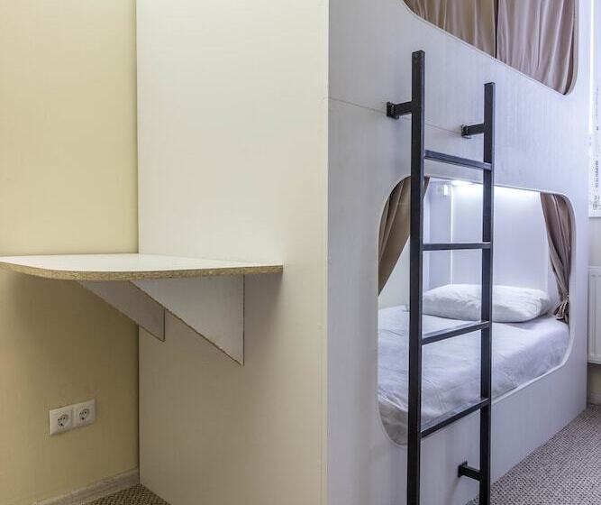 سرير فى غرفة مشتركه, Hi Hostel