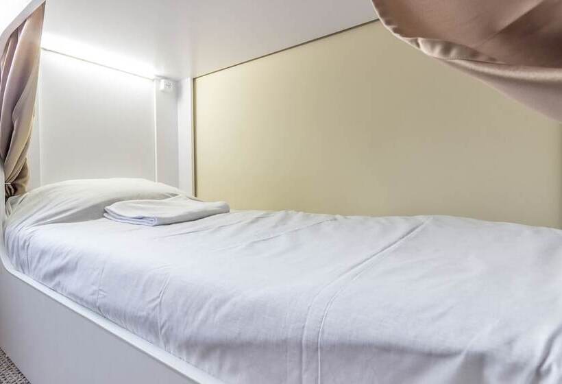 سرير فى غرفة مشتركه, Hi Hostel