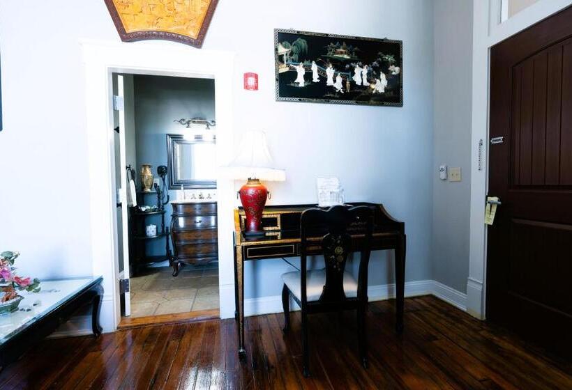 プレミアムルーム, Oakpak Inns   Enjoy All Inclusive Snack Beverages Wine & Beer During The Stay