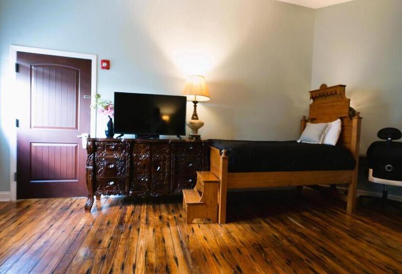 プレミアムファミリールーム, Oakpak Inns   Enjoy All Inclusive Snack Beverages Wine & Beer During The Stay