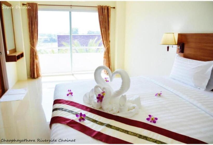 Deluxe room with river view, Chaophaya Thara Riverside