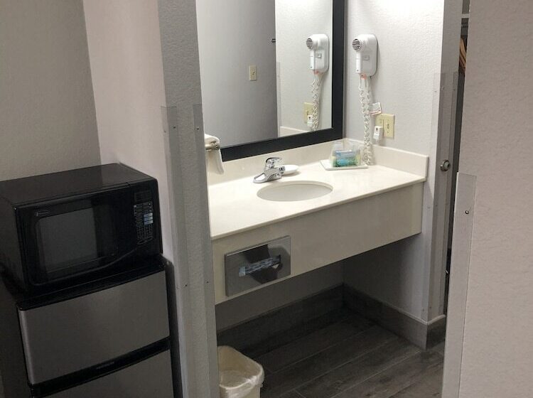 סוויטה, Lea County Inn