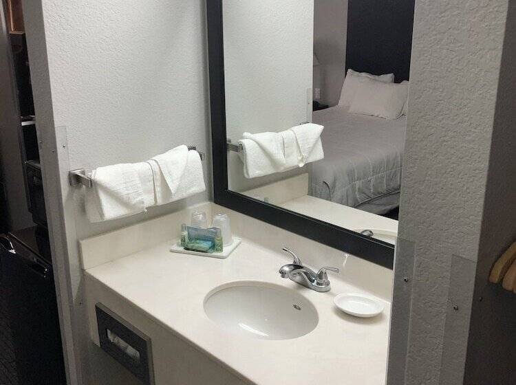 חדר סטנדרט מותאם לאדם עם מוגבלויות, Lea County Inn