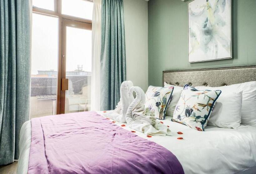 Номер Стандарт с Балконом, Villare Leicester City Centre