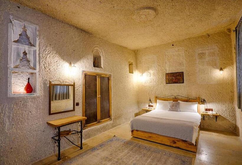 סוויטת ג'וניור, Design Cave