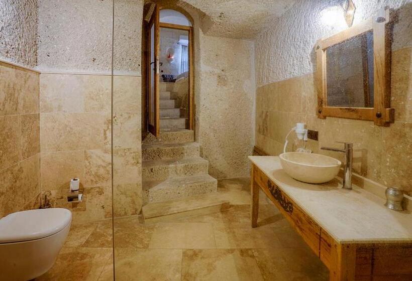 מיטת קינג בסוויטה, Design Cave