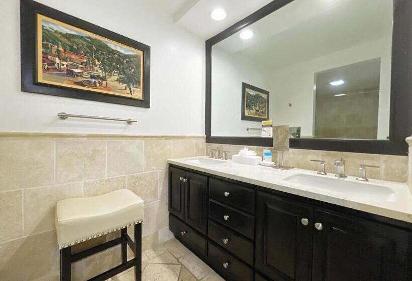 Люкс Вид на Море, Catalina Courtyard Suites