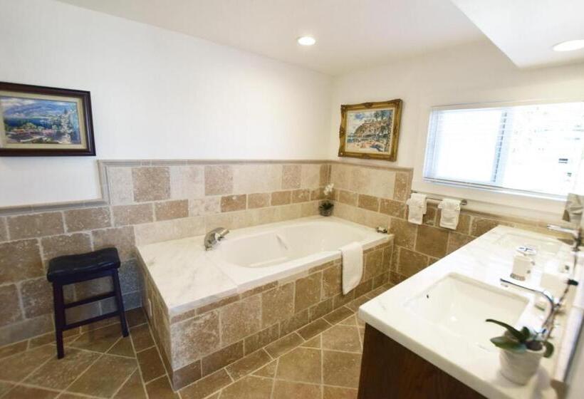 Люкс Superior Вид на Море, Catalina Courtyard Suites