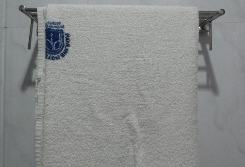اتاق استاندارد با تخت بزرگ, Pauline Hotel Lira