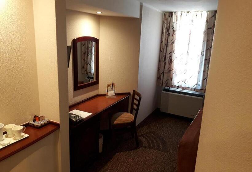Номер Стандарт, Town Lodge Bellville