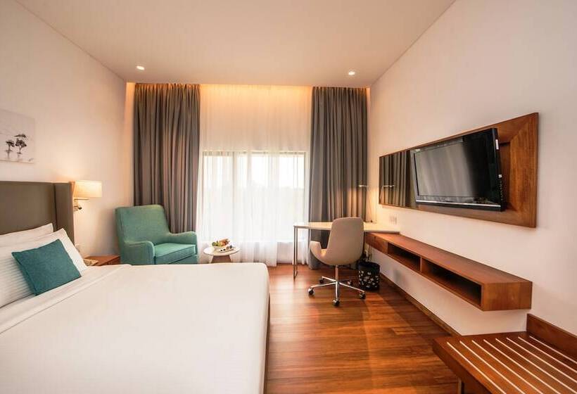 Номер Deluxe Кровать Кинг, Vivanta Colombo Airport Garden