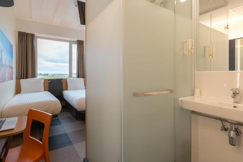 Номер Стандарт, Maxhotel Amsterdam Airport Schiphol   Recently Renovated