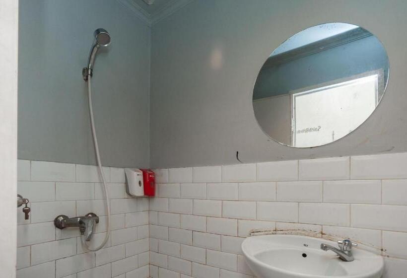 Номер Стандарт, Reddoorz Plus @ Kemayoran