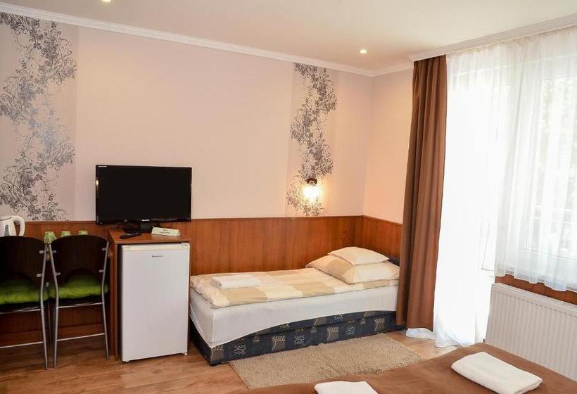 اتاق استاندارد سه نفره, Média Panzió és Apartmanház