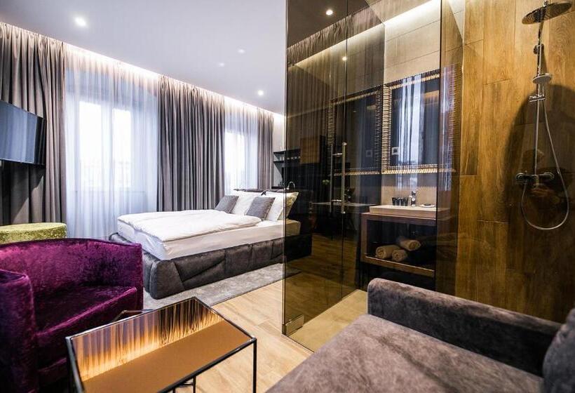 Escritório Deluxe, Teatro Suite & Rooms